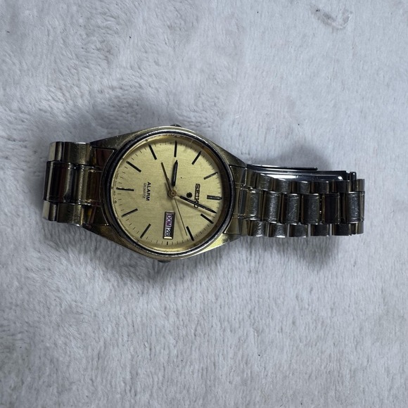 Vintage Seiko Alarm Quartz Analog Watch Mens Gold Tone Day Date 5C23-8009‎ Japan - Picture 2 of 8